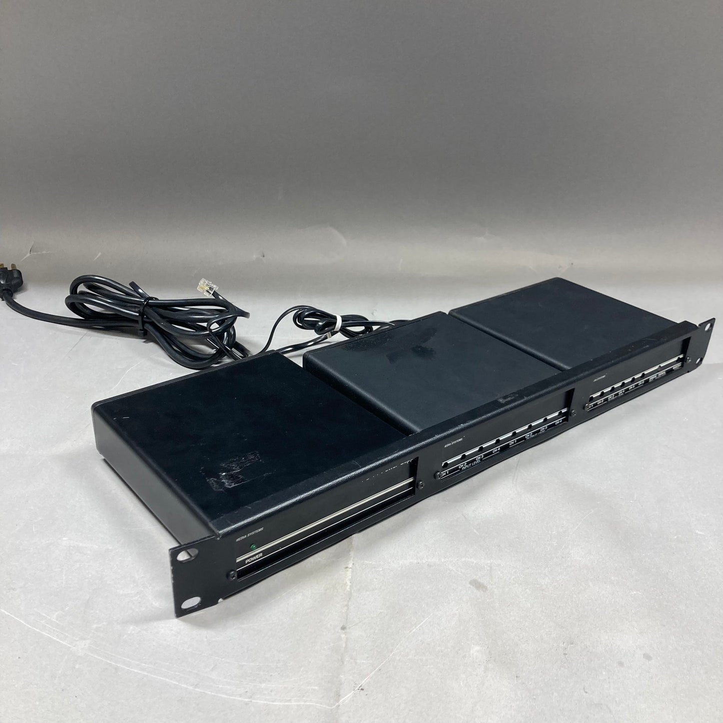 Benchmark Media IFA-9/IFA-10 Audio Distribution Amplifier/4 x 4 Assignable Mixer