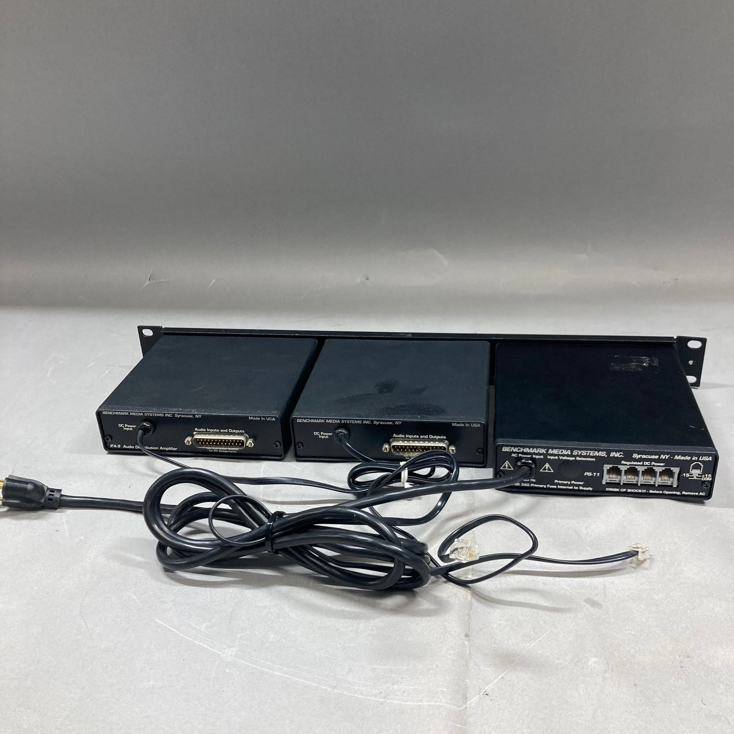 Benchmark Media IFA-9/IFA-10 Audio Distribution Amplifier/4 x 4 Assignable Mixer