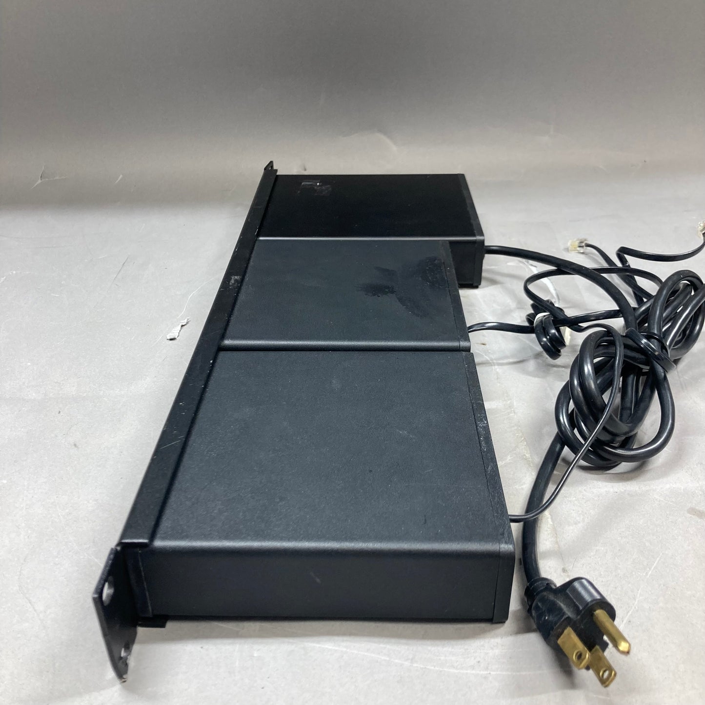 Benchmark Media IFA-9/IFA-10 Audio Distribution Amplifier/4 x 4 Assignable Mixer
