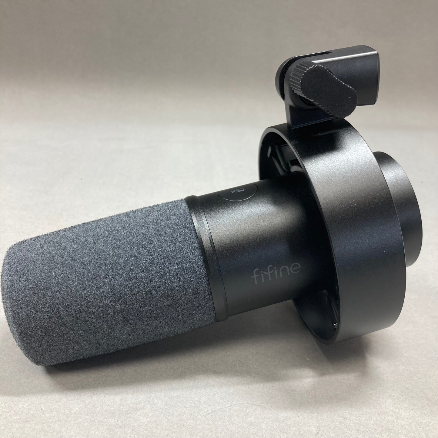 FiFine Amplitank Broadcast Dynamic Microphone K688