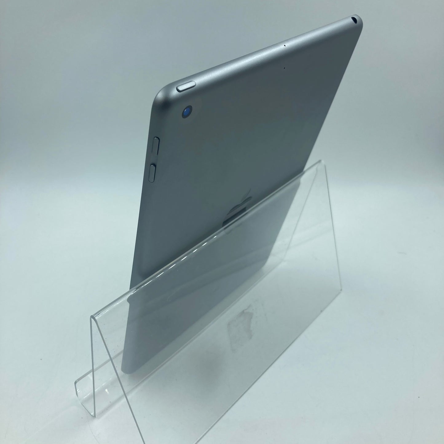WiFi Only Apple iPad 6th Gen 32GB 17.5.1 SPACE GRAY MR7F2LL/A