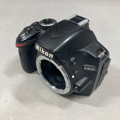 Nikon d3200 24.2MP Digital SLR DSLR Camera