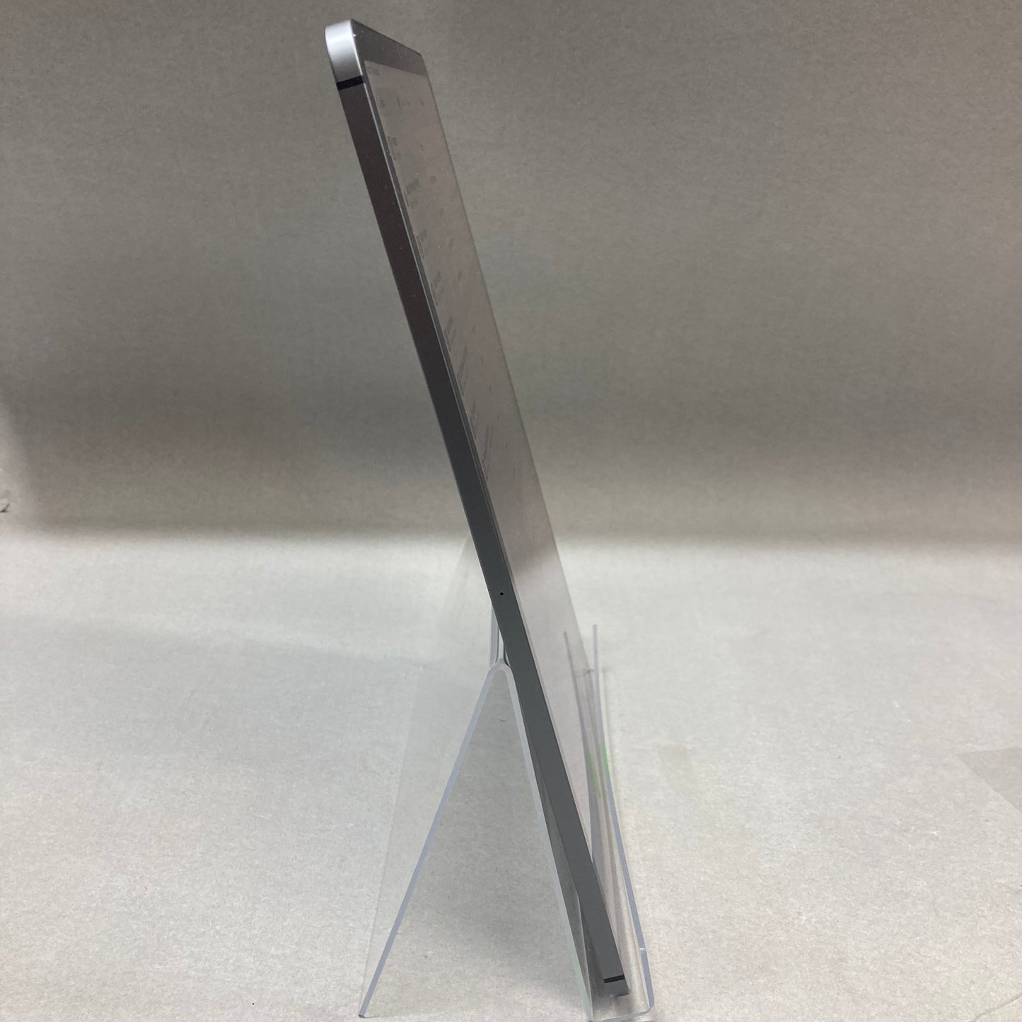Unlocked Apple iPad 5th Gen 512 GB 18.5 Silver MHNY3LL/A