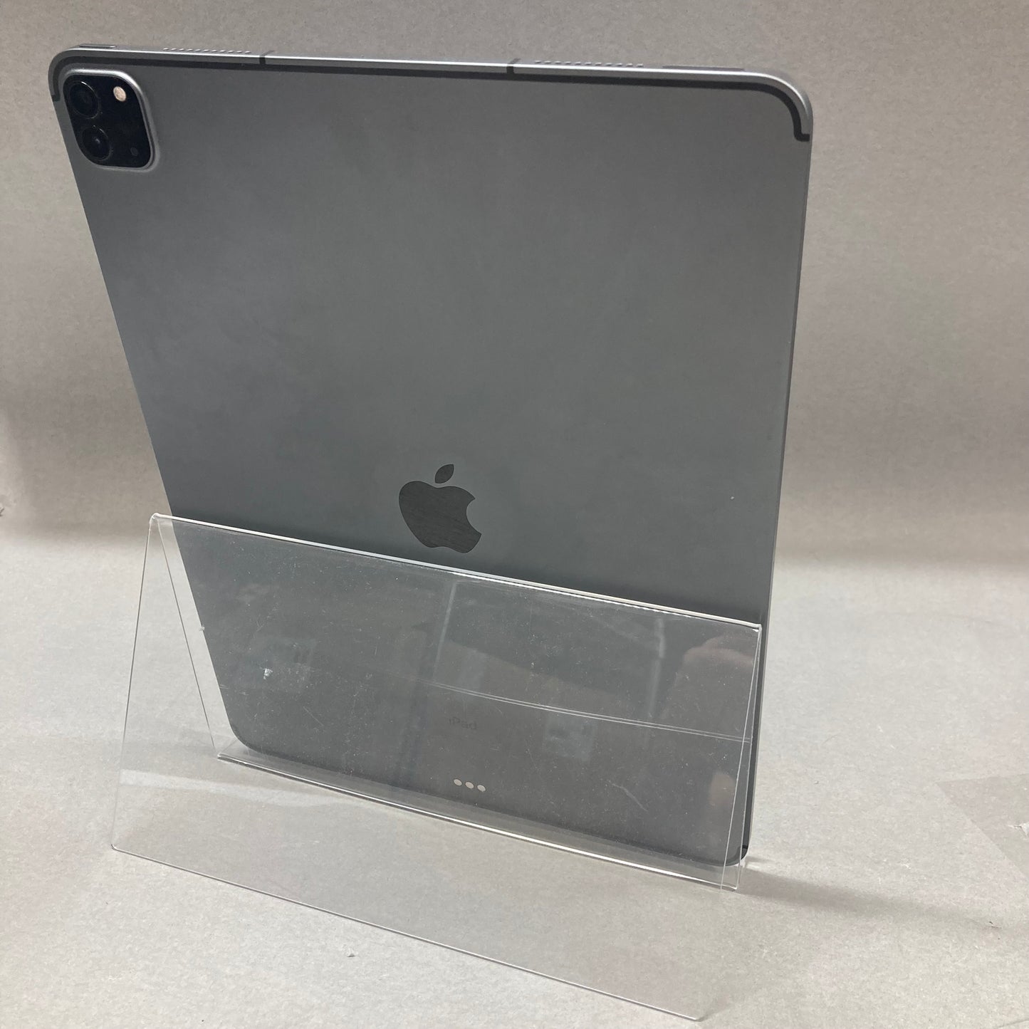 Unlocked Apple iPad 5th Gen 512 GB 18.5 Silver MHNY3LL/A