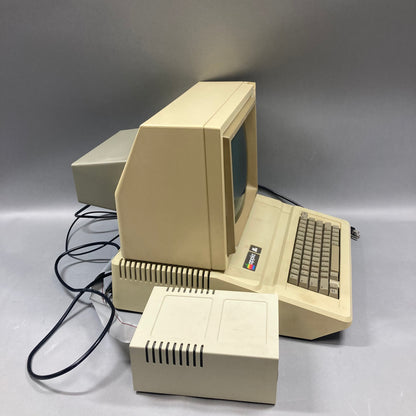 Apple 2E Computer Bundle Vintage Computer AA 11040B