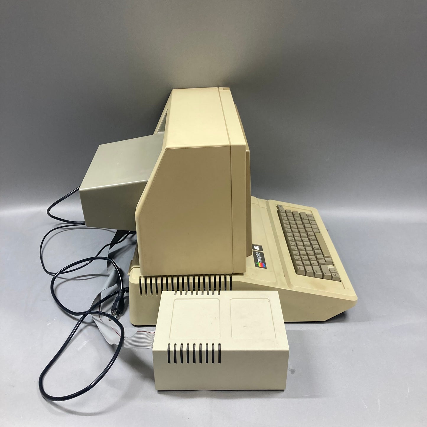 Apple 2E Computer Bundle Vintage Computer AA 11040B