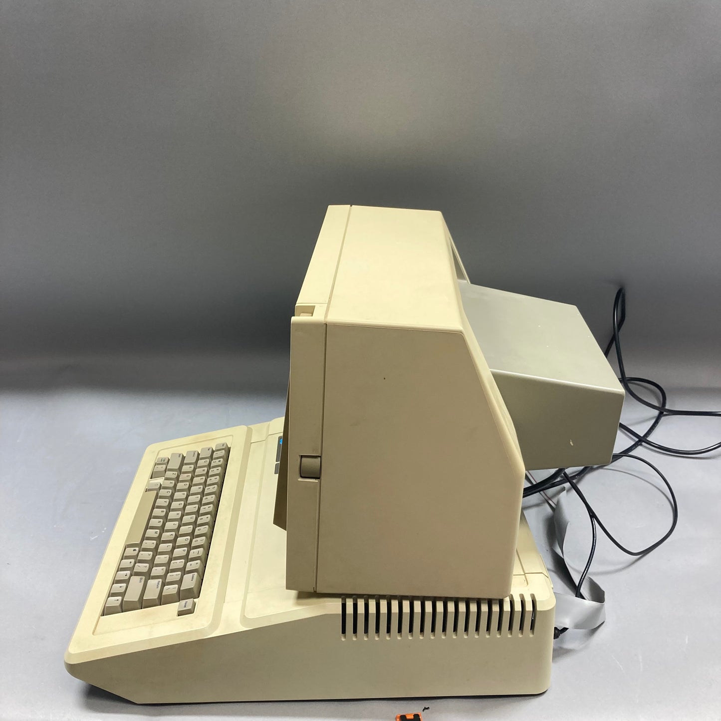 Apple 2E Computer Bundle Vintage Computer AA 11040B