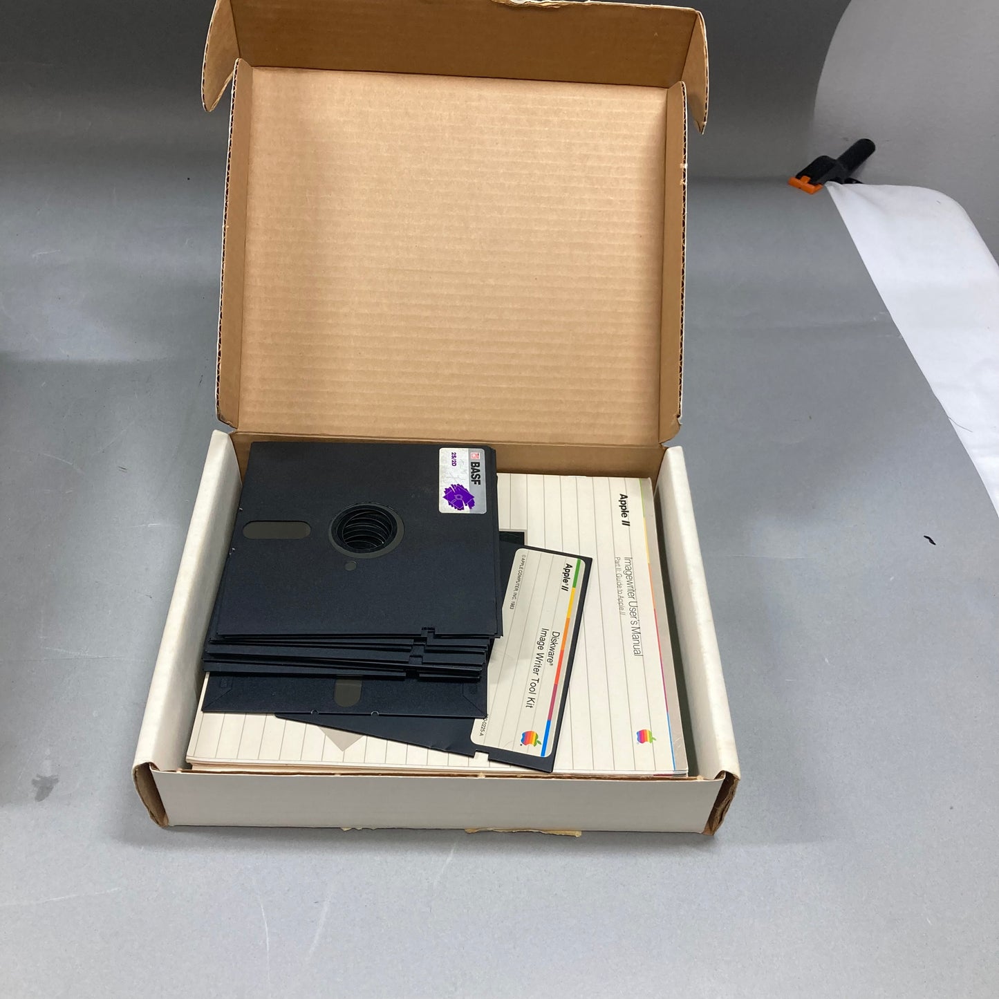 Apple 2E Computer Bundle Vintage Computer AA 11040B