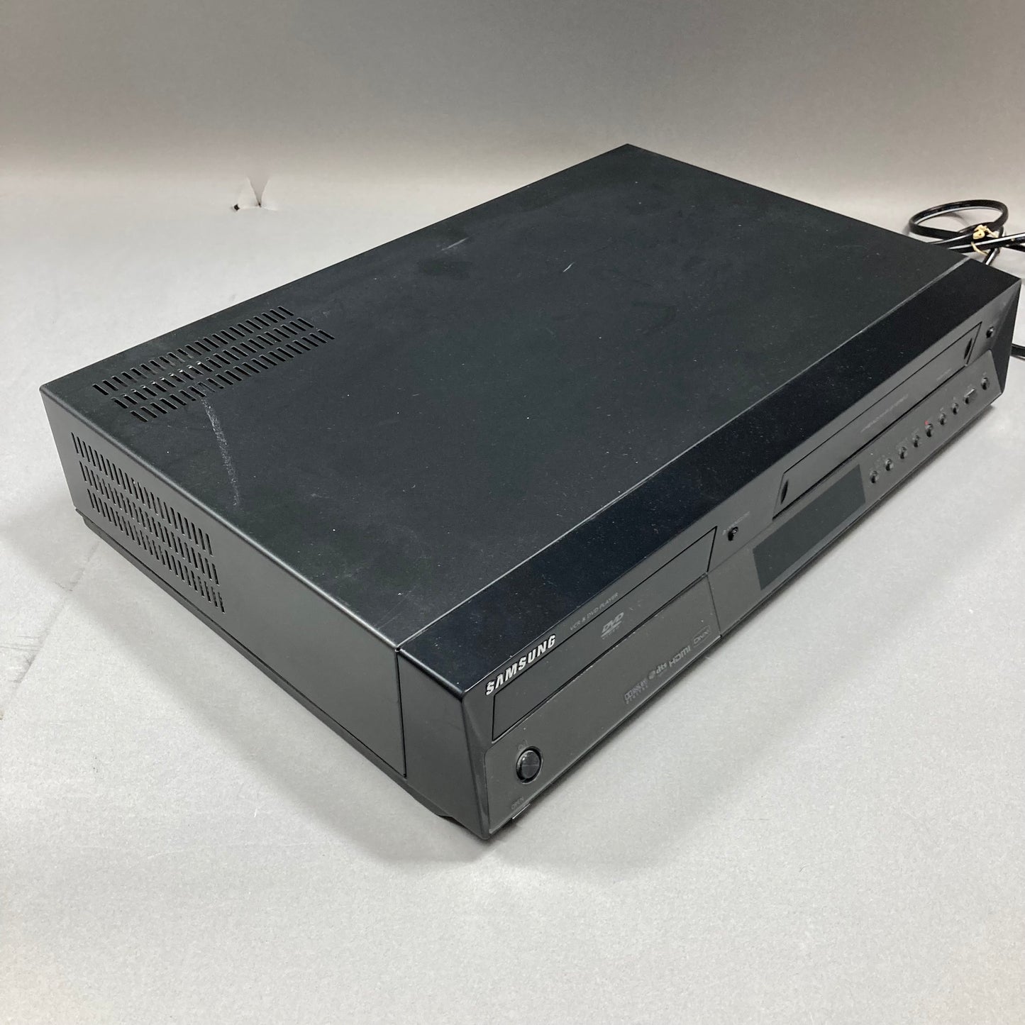 Samsung DVD-V9700 VCR/DVD Combo Player