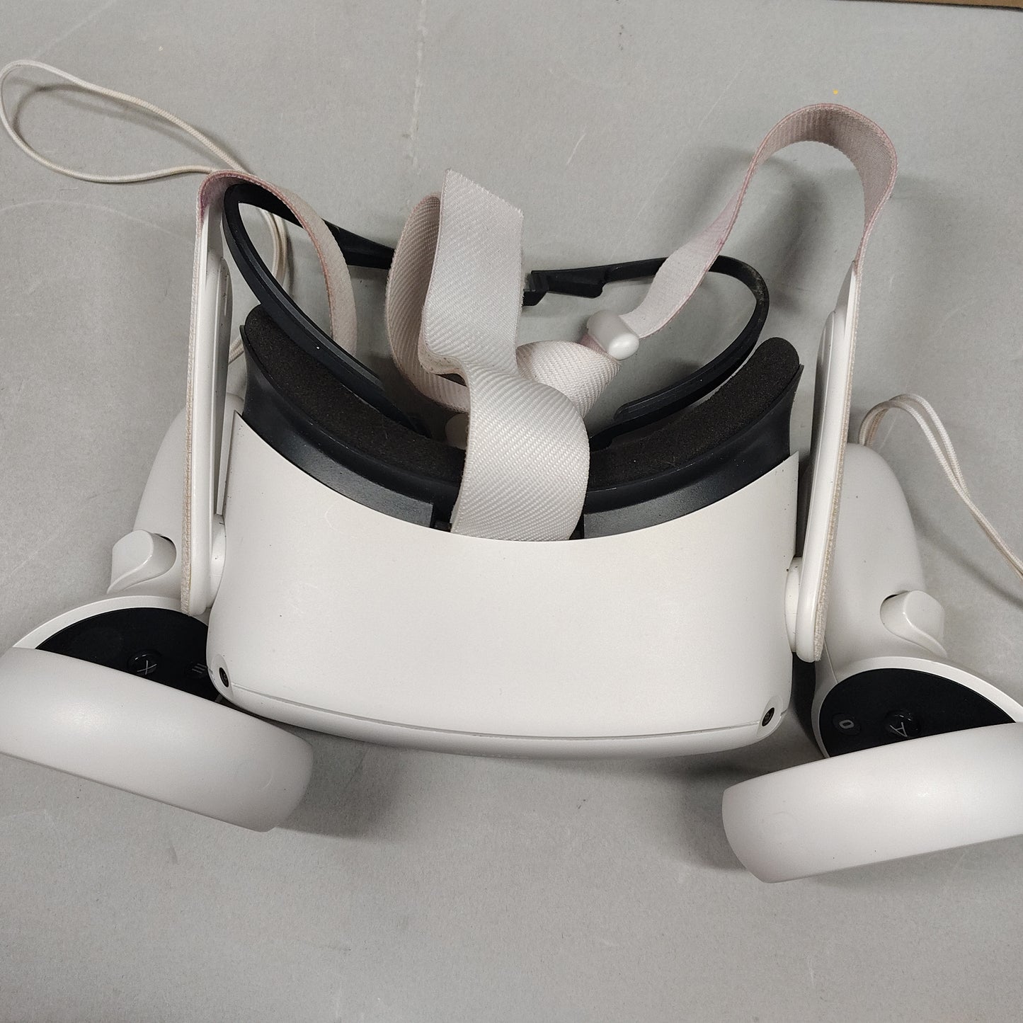 Oculus Quest 2 64GB Standalone All-in-One VR Headset KW49CM