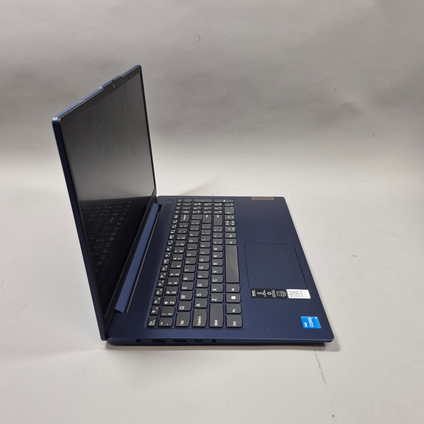Lenovo IdeaPad Slim3 15IAN8 15.6" i3-N305 1.8GHz 8GB RAM 256GB SSD