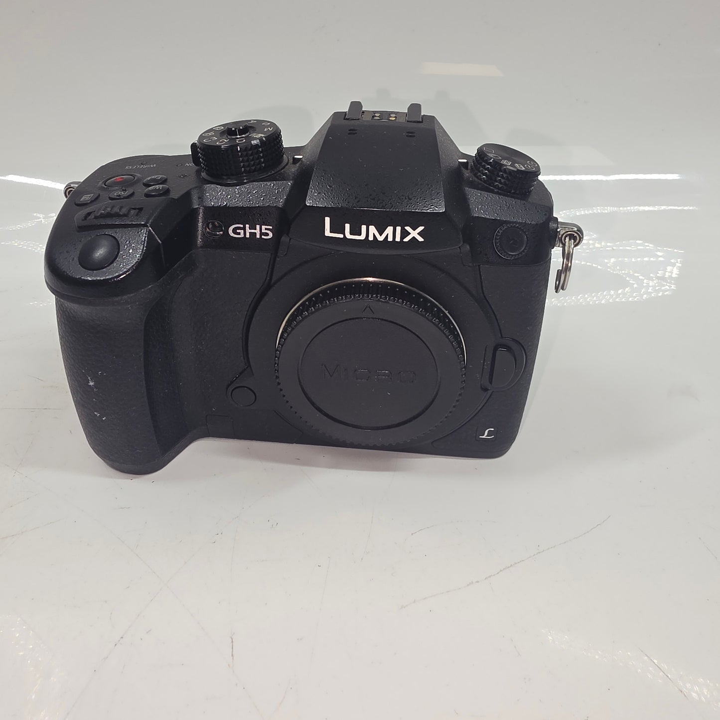 Panasonic Lumix DC-GH5 20.3MP Micro Four Thirds 4/3 Mount Digital SLR DSLR 