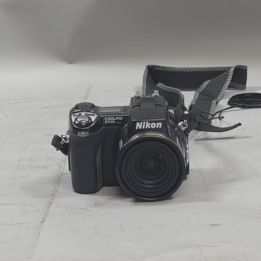Nikon COOLPIX 5700 5.0 Digital Point And Shoot Camera