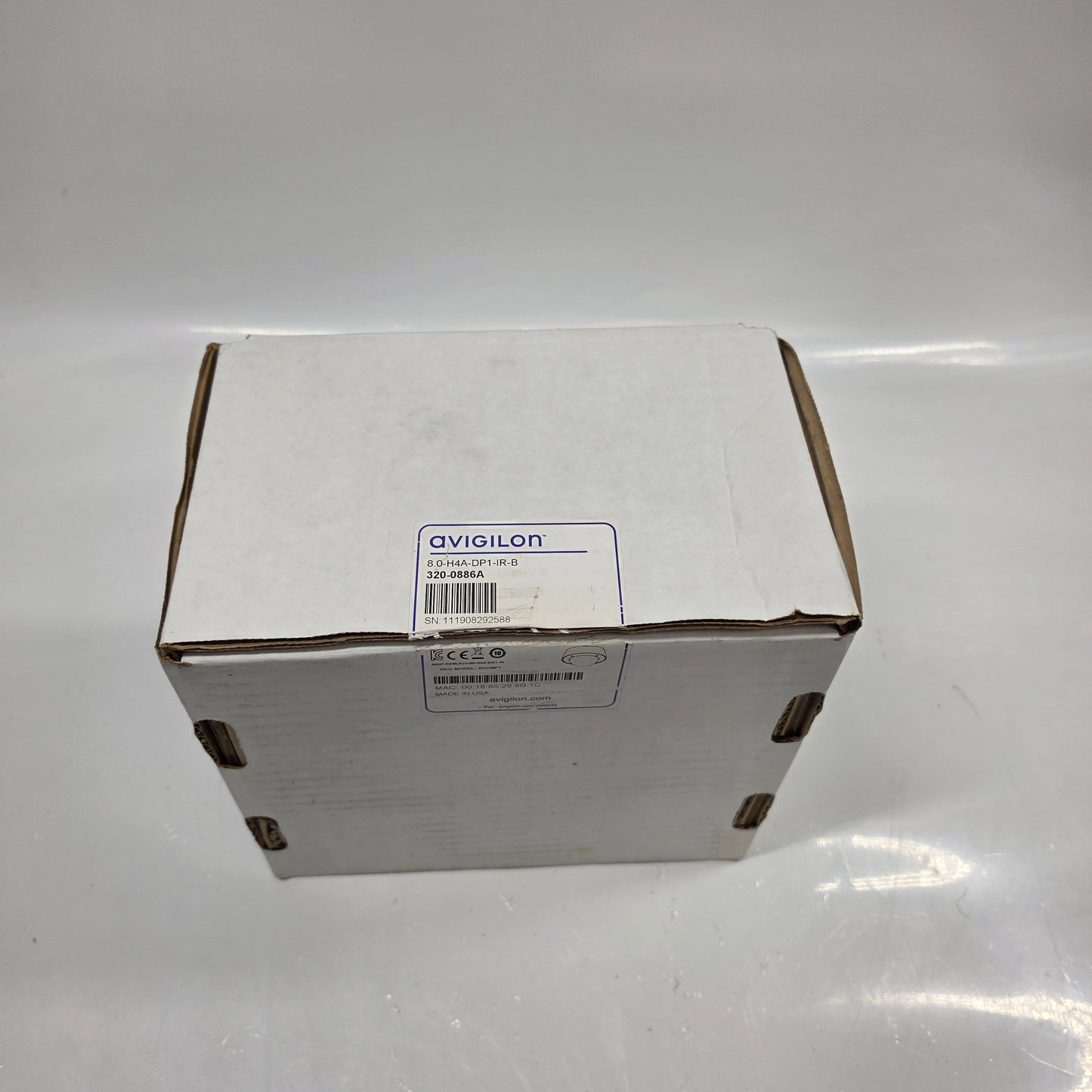 New Avigilon 320-0886A Dome Security Camera 8.0-H4A-DP1-IR-B