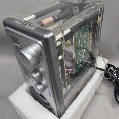WR-1
AM / FM Clear Cabinet Radio