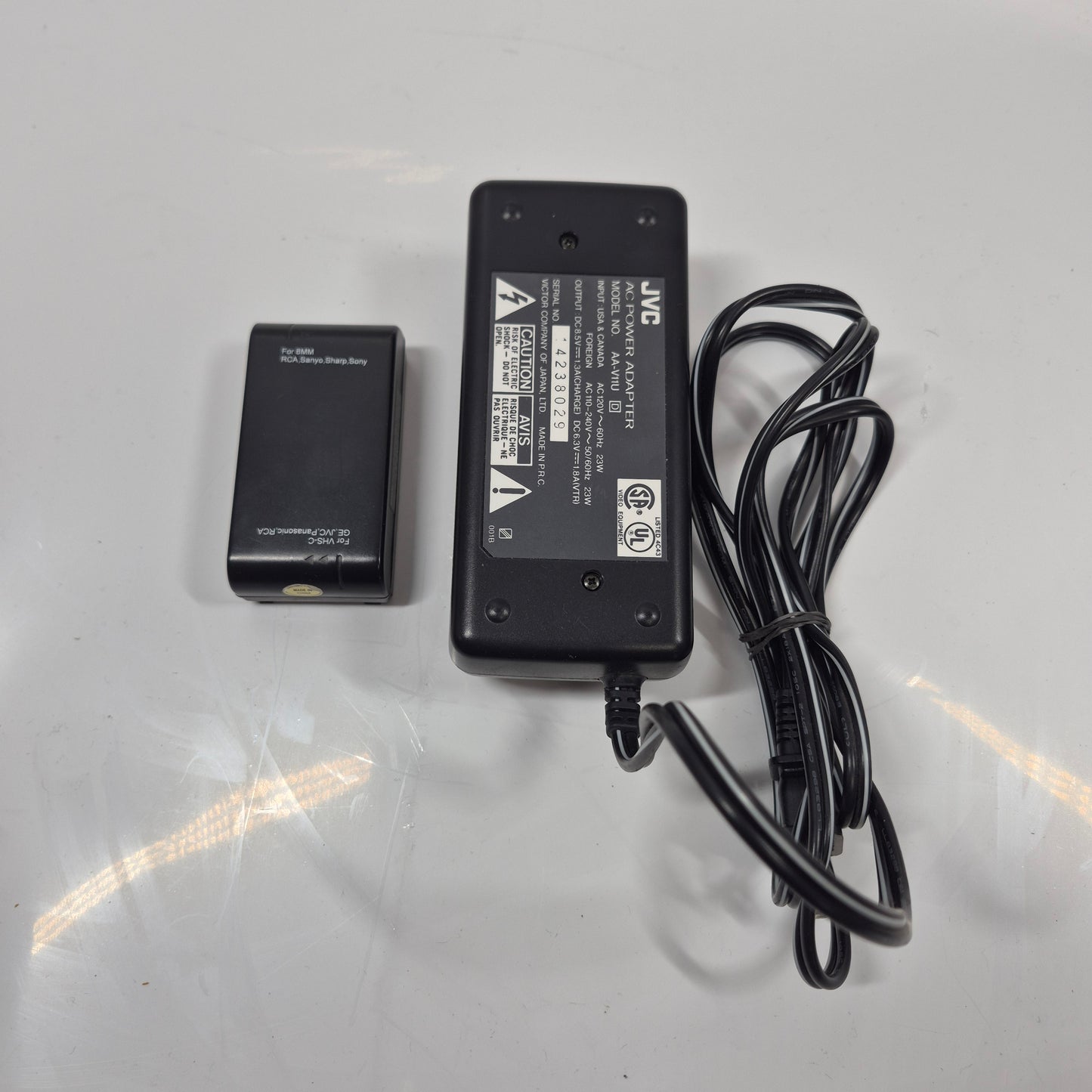JVC GR-AX820 Compact VHS Video Camcorder