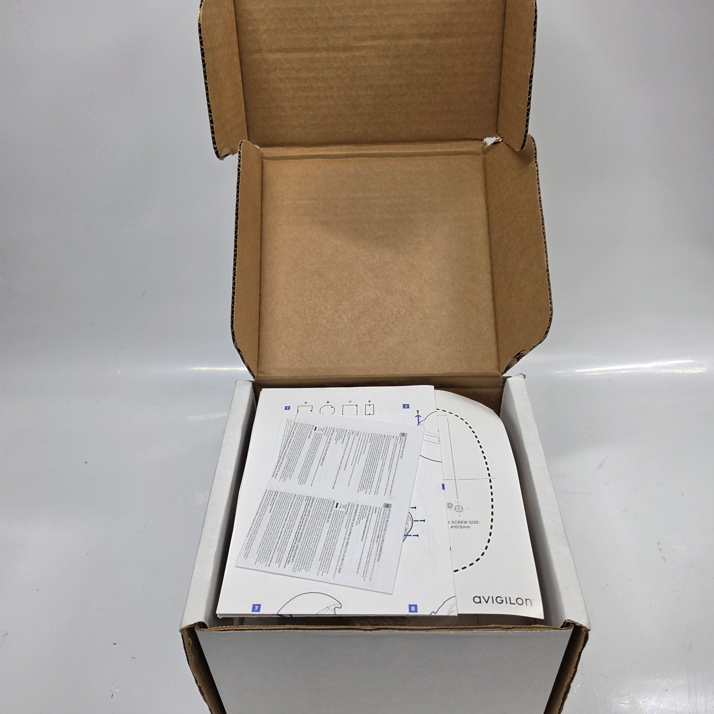 New Avigilon 320-1031A Dome Security Camera 6.0-H5A-D01-IR