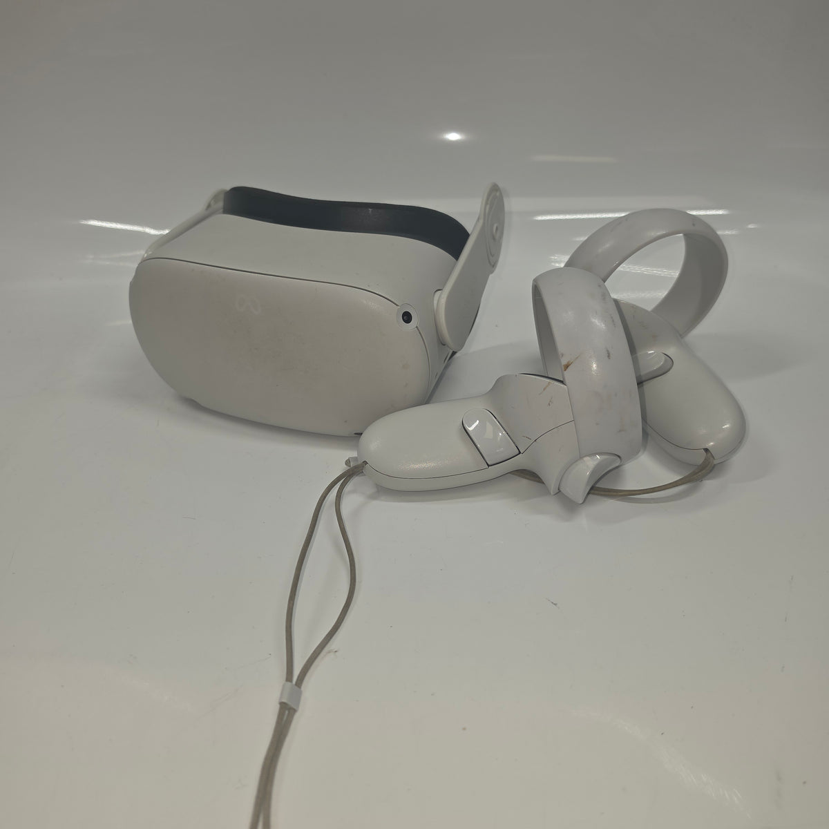 Meta Quest 2 128GB Standalone All-in-One VR Headset KW49CM