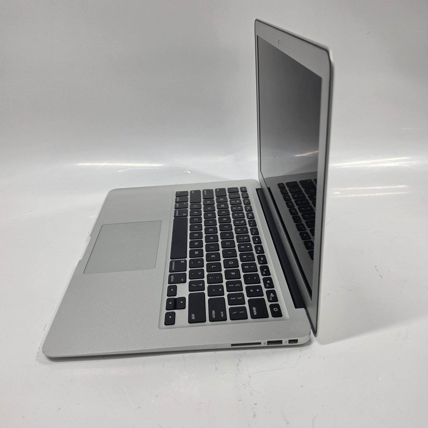 2017 Apple MacBook Air 13.3" i5 1.8GHz 8GB RAM 256GB SSD Silver A1466