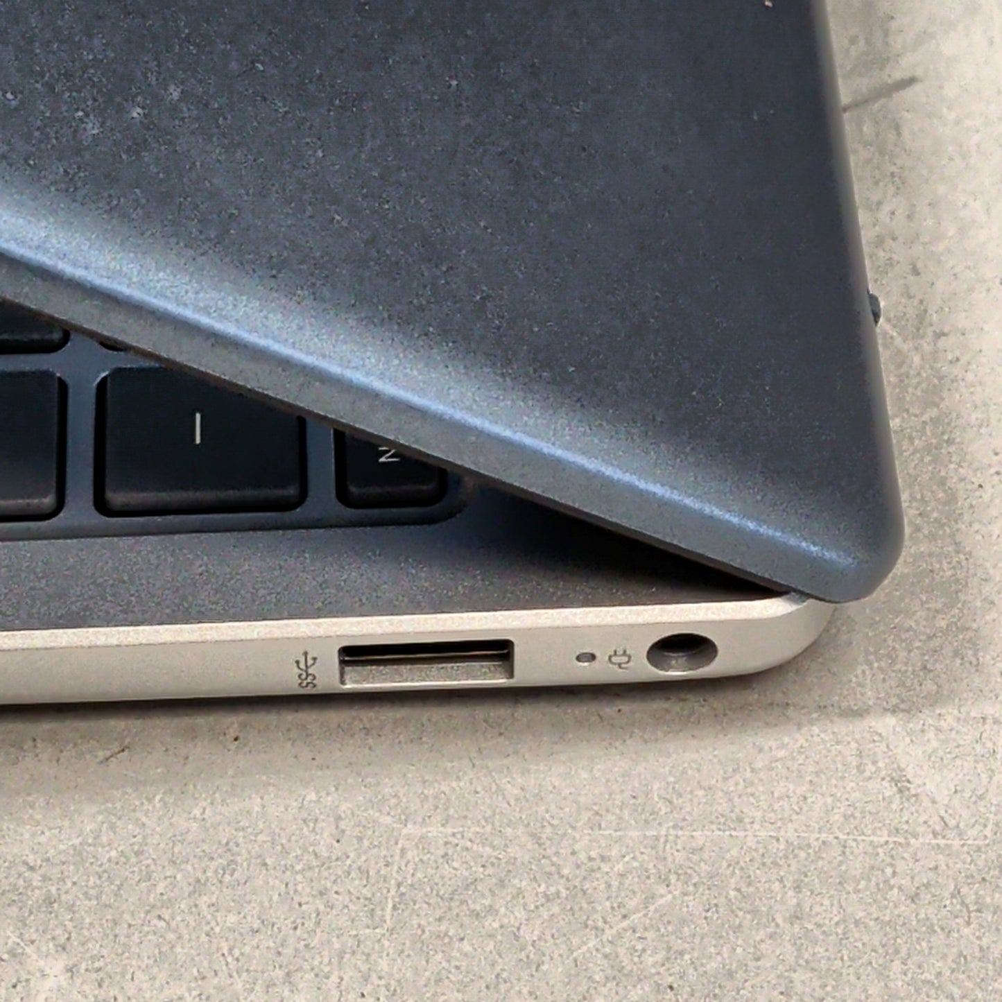 HP Laptop 15-FC0035TG 15.6" Athlon Silver 7120U 2.40GHz 8GB RAM 256GB SSD