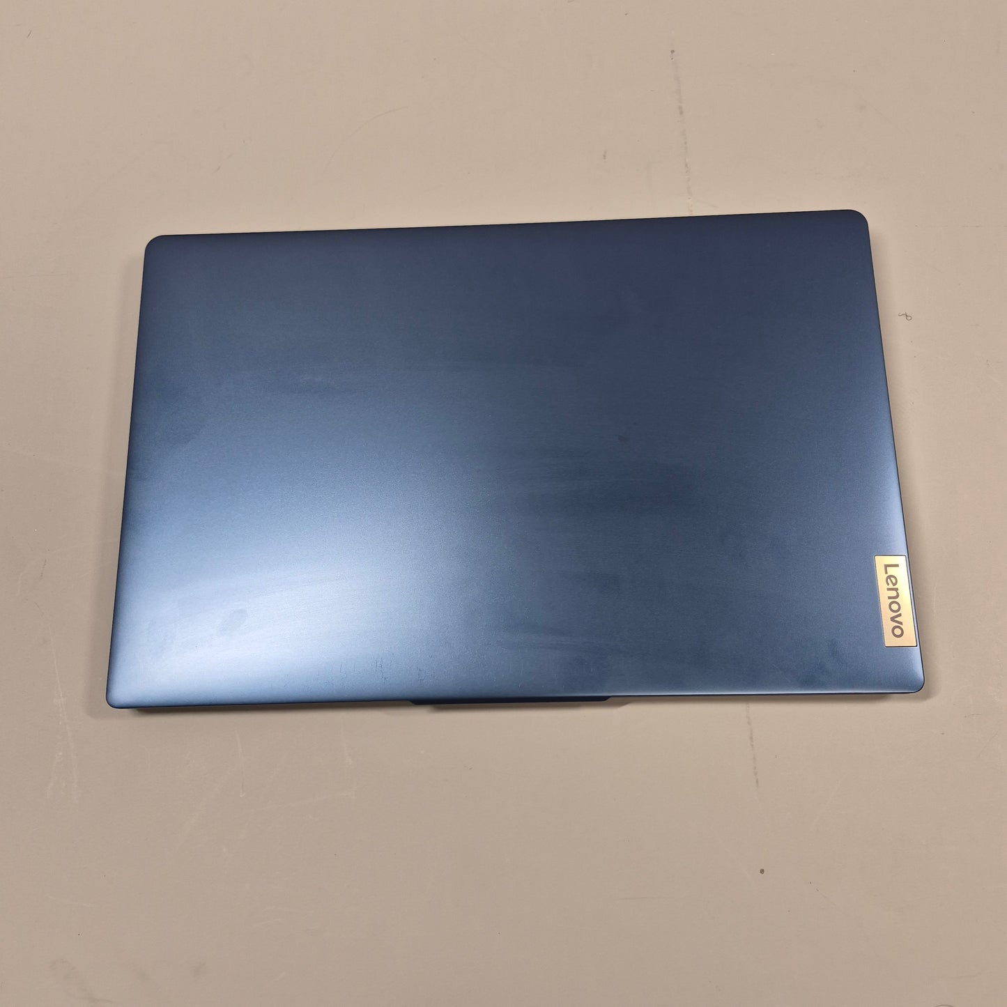 Lenovo IdeaPad Slim3 15IAN8 15.6" i3-N305 1.8GHz 8GB RAM 256GB SSD