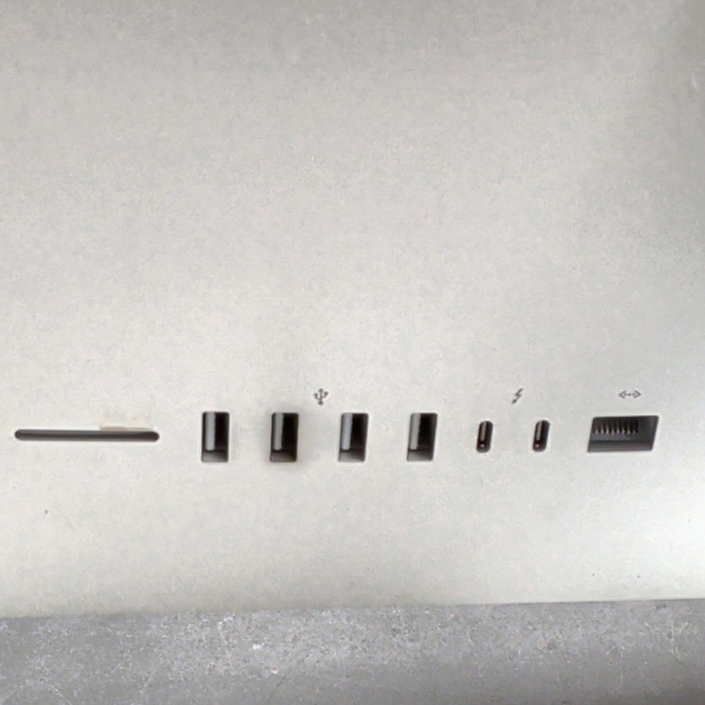 2019 Apple iMac 21.5" i3 3.6GHz 8GB RAM 1TB HDD Silver A2116