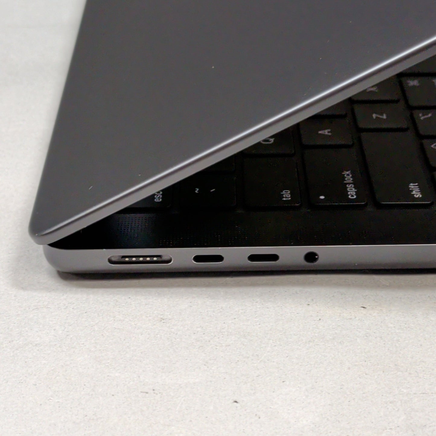 2024 Apple MacBook Pro 14" M4 10C GPU 4.5GHz 16GB RAM 512GB SSD MW2U3LL/A