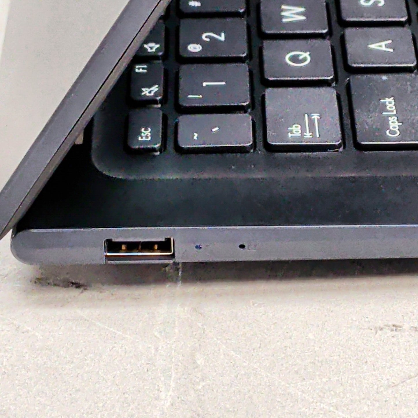 Asus Vivobook 14 X1404V 14" Core i3-1315U 1.20GHz 8GB RAM 128GB SSD Intel UHD Graphics