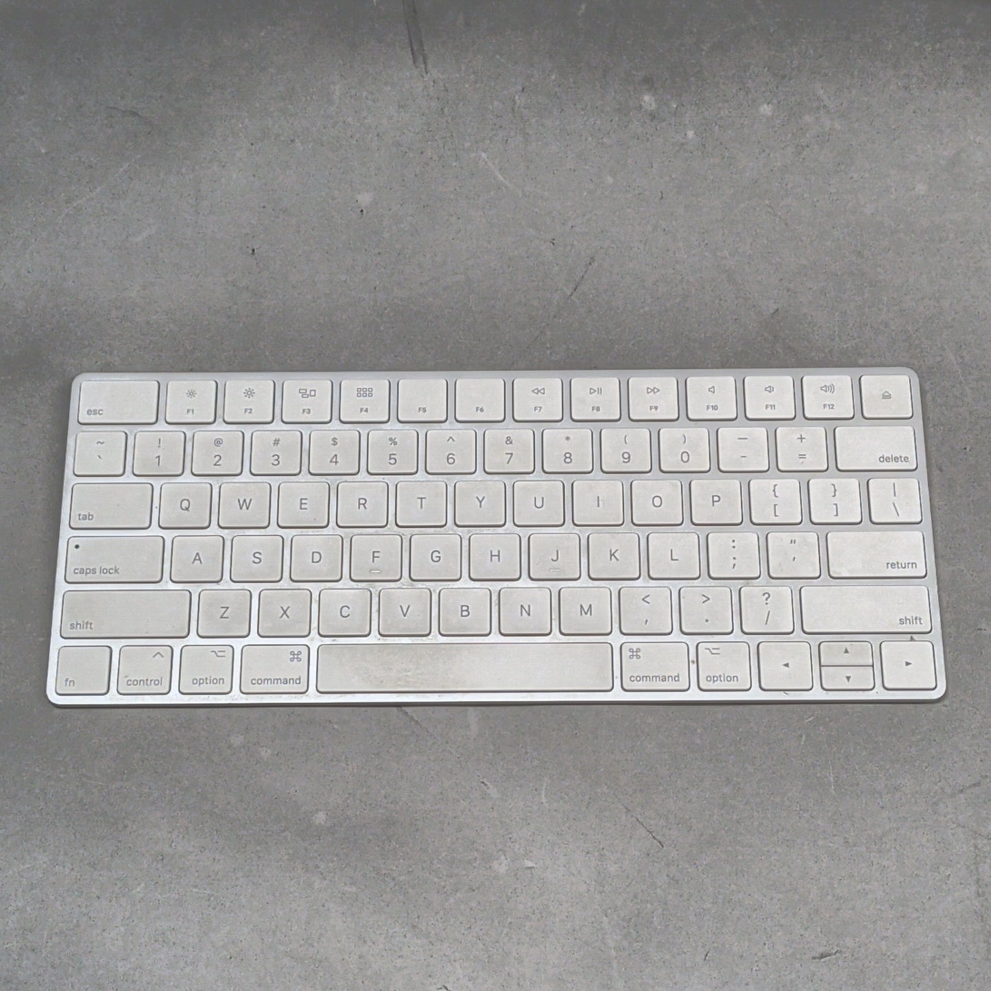 2019 Apple iMac 21.5" i3 3.6GHz 8GB RAM 1TB HDD Silver A2116