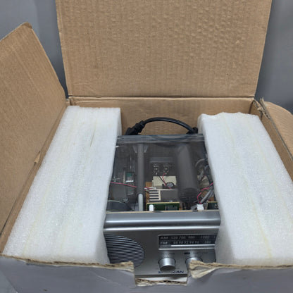 WR-1
AM / FM Clear Cabinet Radio